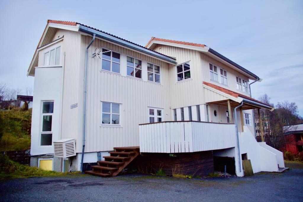 Central Large Modern House With A View Tromsø Exteriör bild